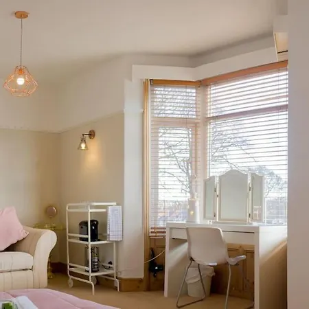 Сasa de vacaciones Amazingly Located 4bedroom House *