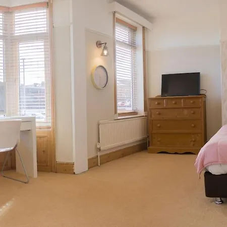 Amazingly Located 4bedroom House * Scarborough