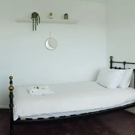 Amazingly Located 4bedroom House Сasa de vacaciones Scarborough