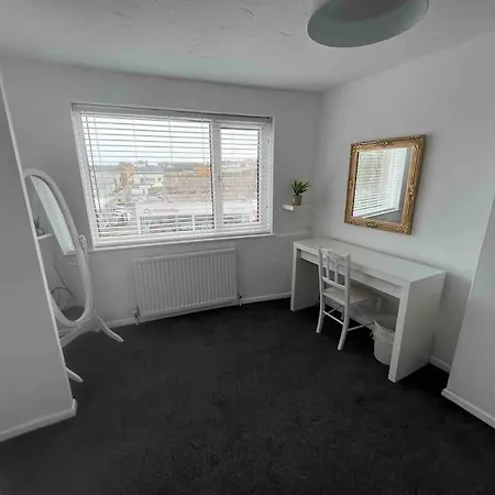 Сasa de vacaciones Amazingly Located 4bedroom House *