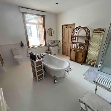 Сasa de vacaciones Amazingly Located 4bedroom House Scarborough