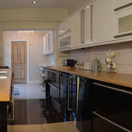 Amazingly Located 4bedroom House Сasa de vacaciones *