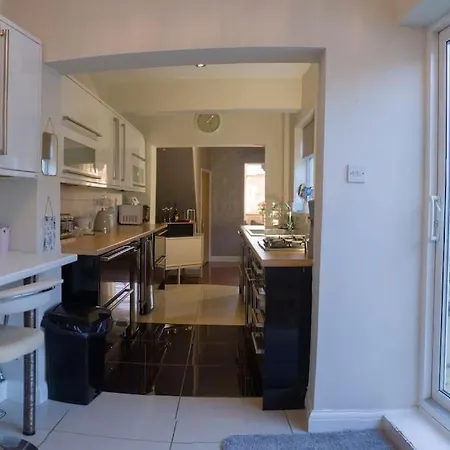 Amazingly Located 4bedroom House Сasa de vacaciones Scarborough
