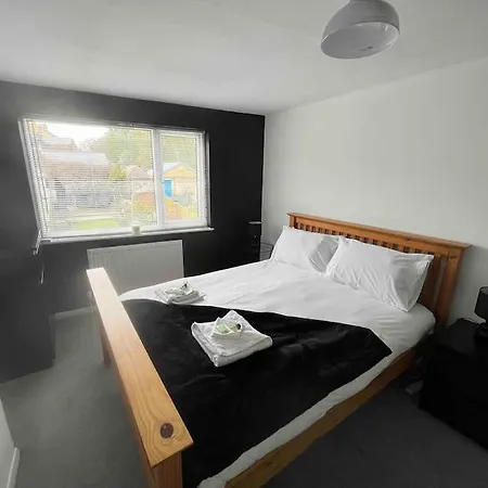Amazingly Located 4bedroom House Сasa de vacaciones
