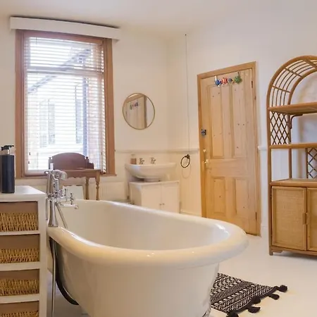 Сasa de vacaciones Amazingly Located 4bedroom House